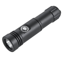 Laden Sie das Bild in den Galerie-Viewer, AKUANA Tauch-Taschenlampe 1000 Lumen 2 Stufen, maximale Brenndauer 7,5 Stunden wasserdicht 500ft/150m