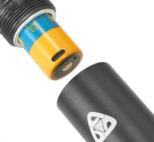 Laden Sie das Bild in den Galerie-Viewer, AKUANA Tauch-Taschenlampe 1000 Lumen 2 Stufen, maximale Brenndauer 7,5 Stunden wasserdicht 500ft/150m