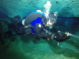 Diving Flashlight 1000 Lumens 2 Levels, Maximum Burn Time 7.5 Hours Waterproof 500ft/150m